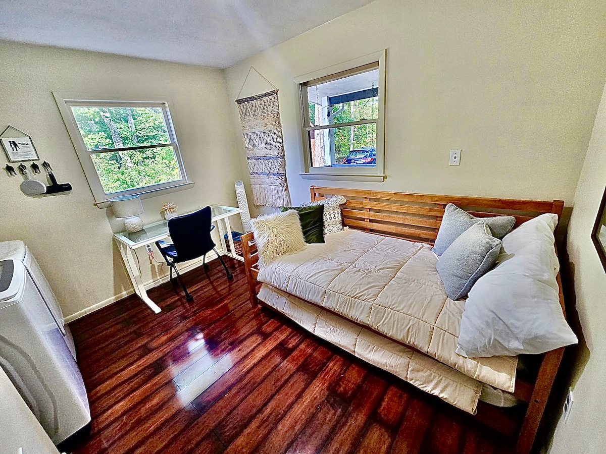 Quiet bedroom with desk