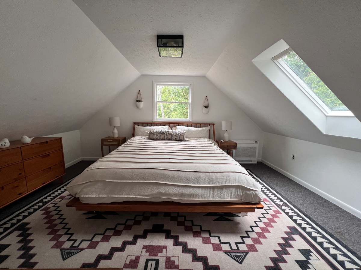 King bed with skylight